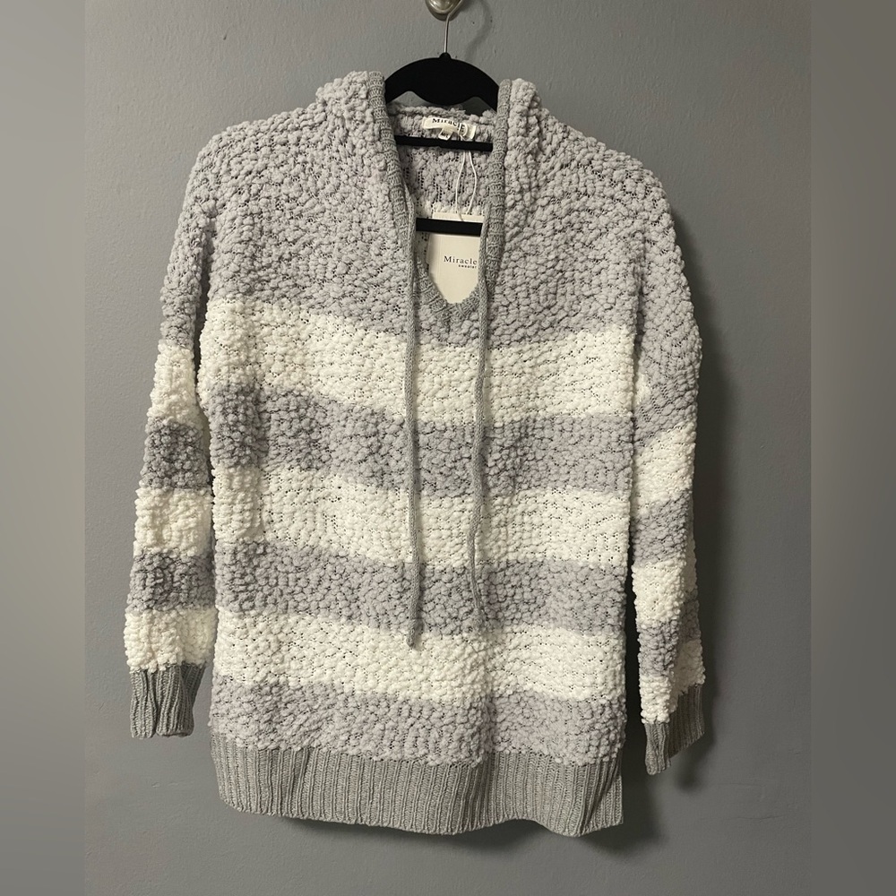 NWT Miracle Popcorn Chenille White/Gray Colorblock Sweater Hoodie. Size M/L